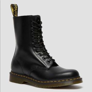 1490 MADE IN ENGLAND MID CALF BOOTS doc martens